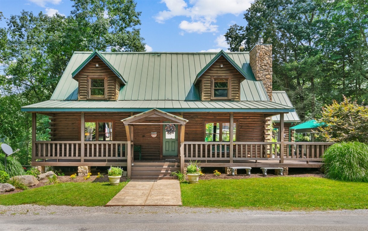 Property Photo: 1028 Riviera Road PA 16373