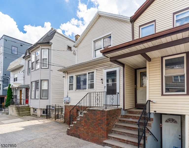 Property Photo:  290 Walnut St  NJ 07105 