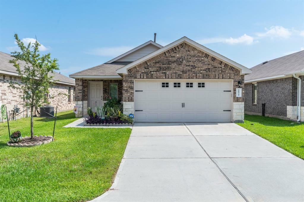 Property Photo:  16924 Rich Pines Drive  TX 77302 