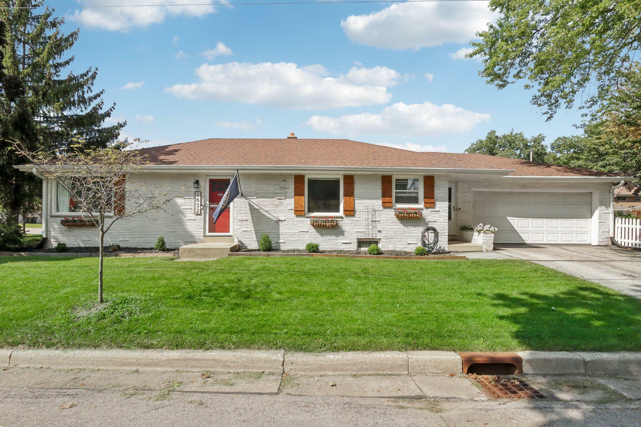 9632 W Fiebrantz Ave  Wauwatosa WI 53222 photo