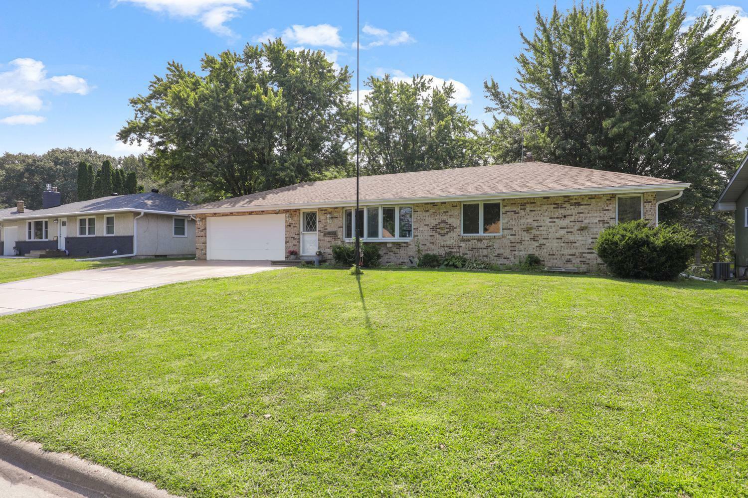 Property Photo:  1686 Rosewood Avenue S  MN 55109 