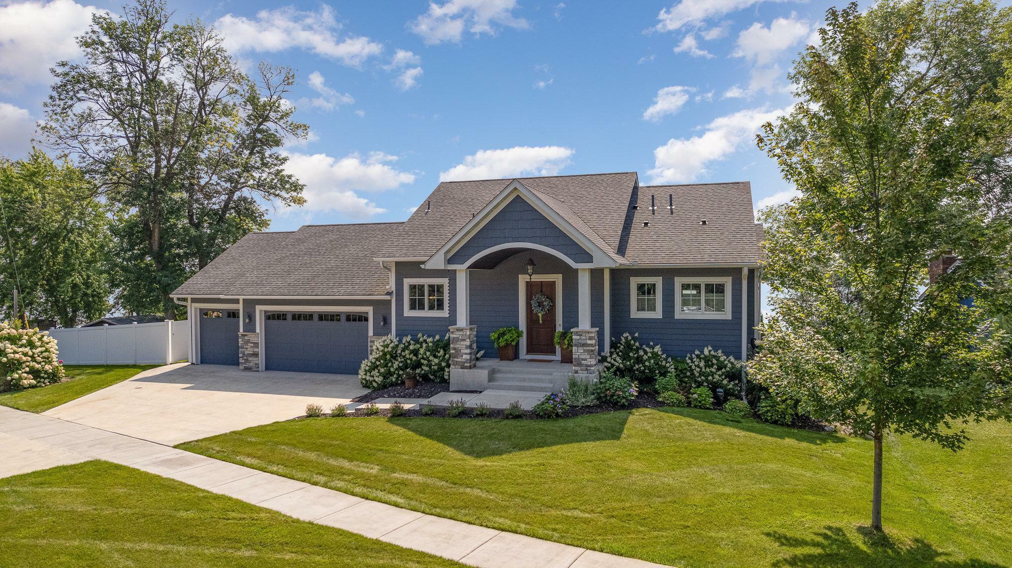 Property Photo:  1875 Shoreline Boulevard  MN 55379 