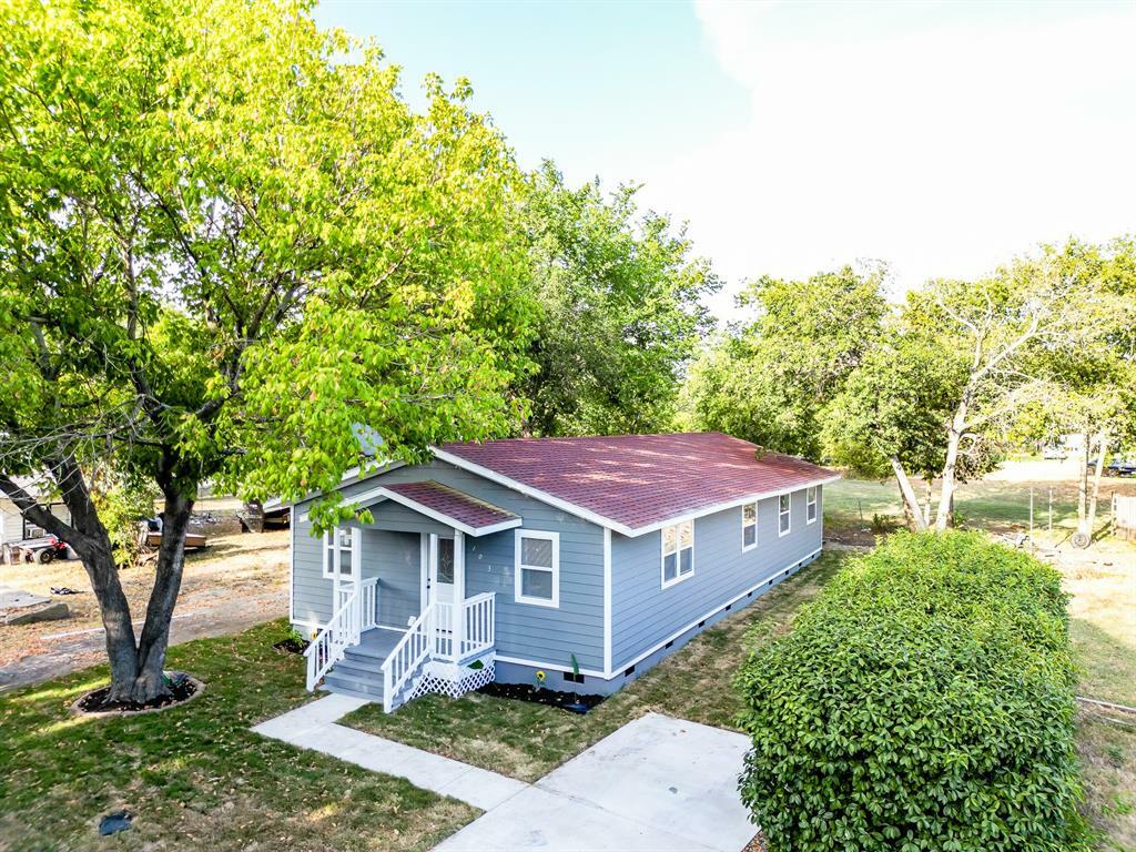 Property Photo:  103 Munchus Street  TX 75165 