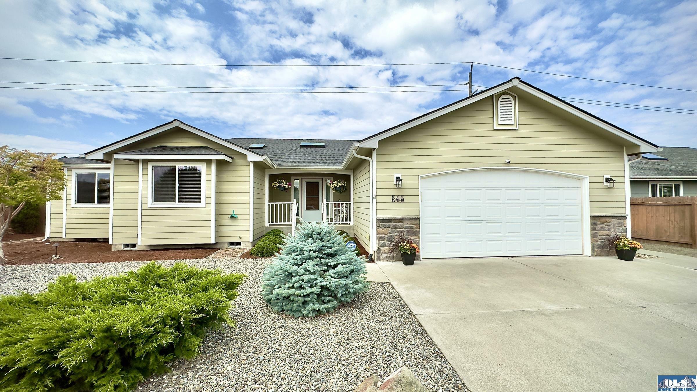 Property Photo:  565 Elk Horn Loop  WA 98382 