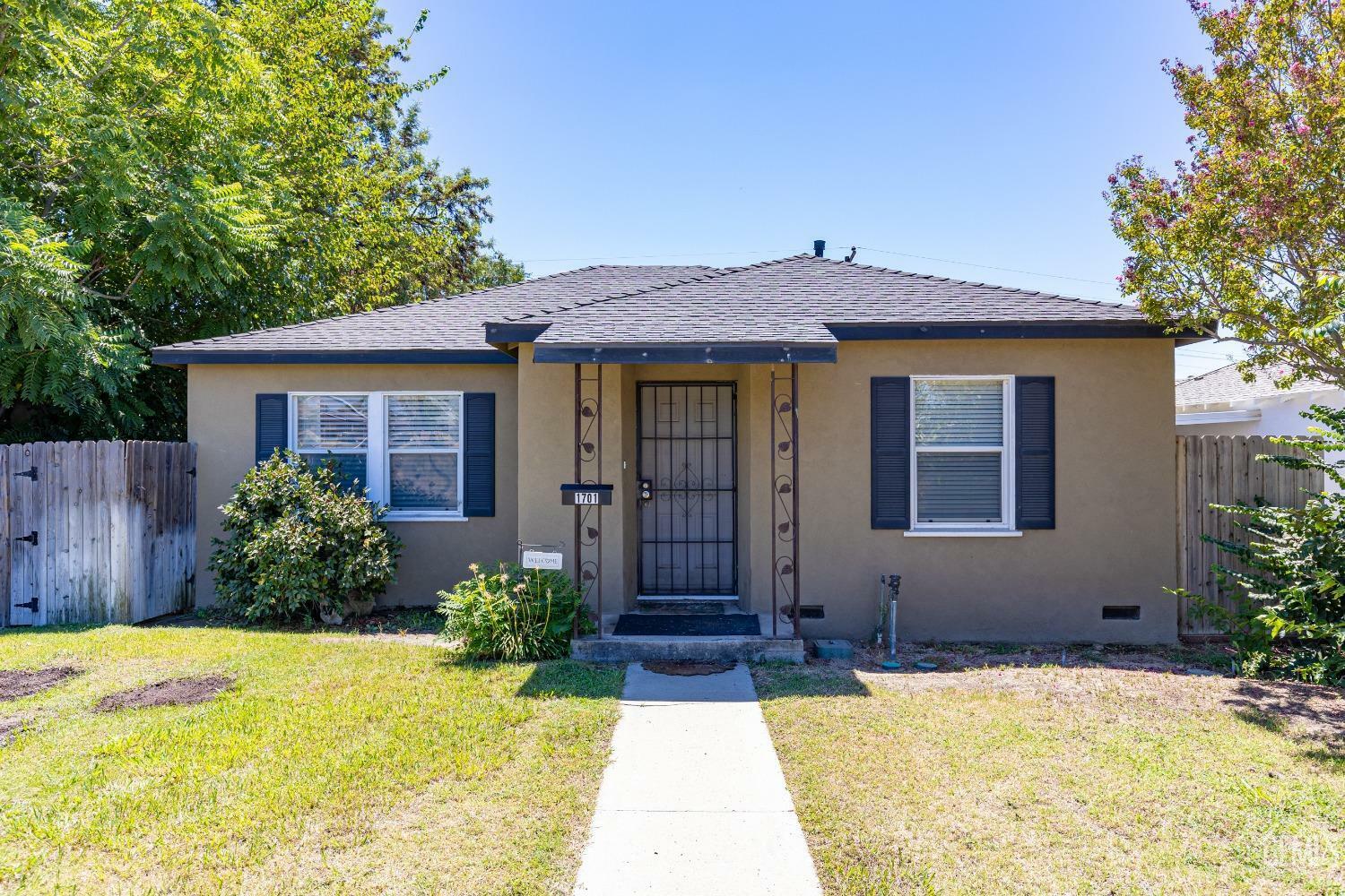 Property Photo:  1701 Bernard Street  CA 93305 