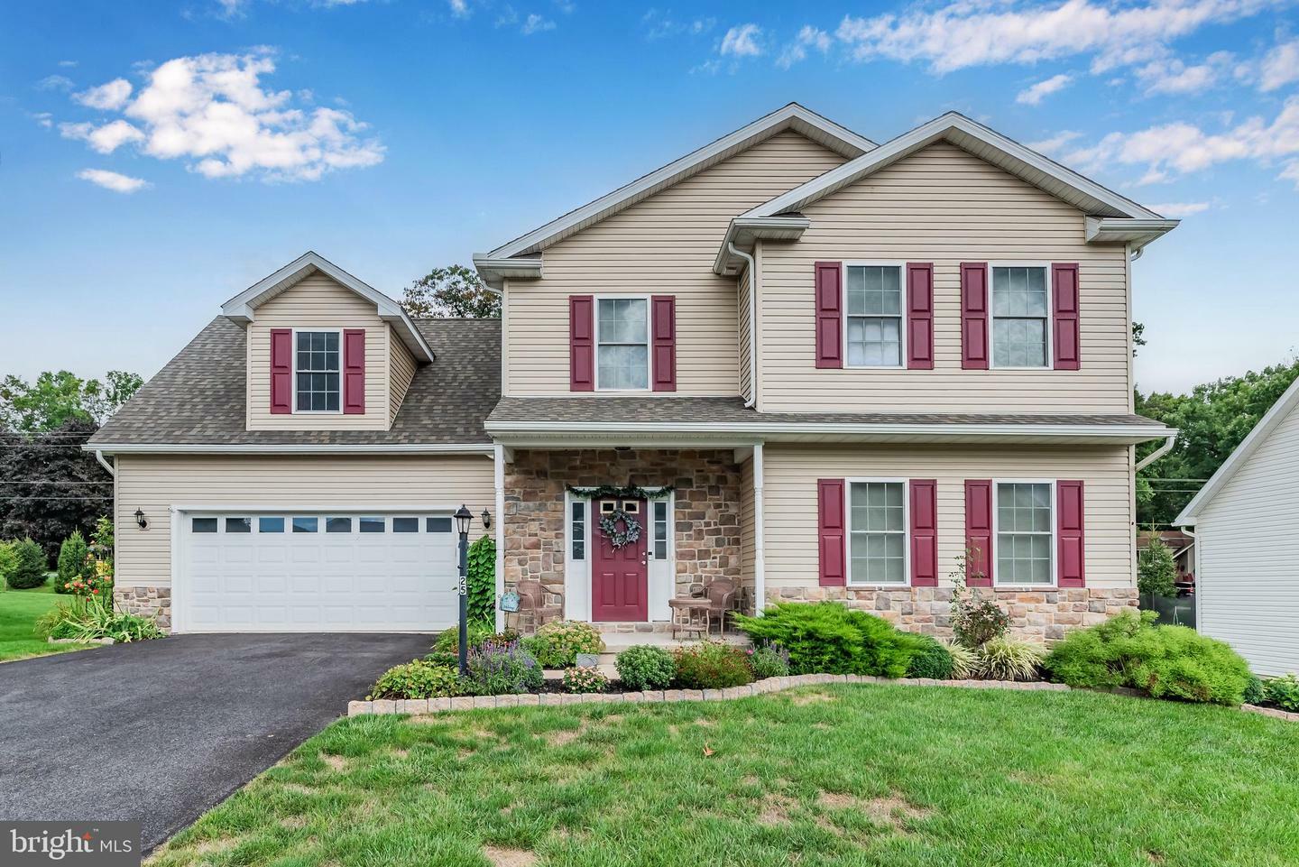 Property Photo:  25 Thoroughbred Drive  PA 17370 