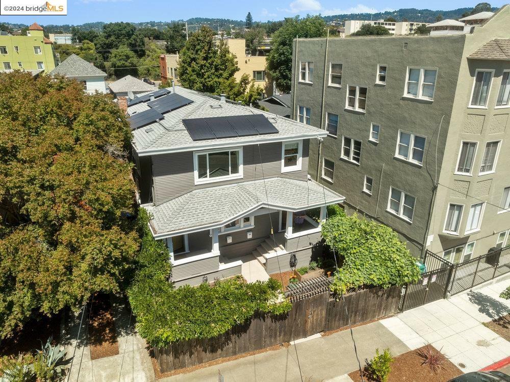 Property Photo:  1454 E 32nd St  CA 94602 