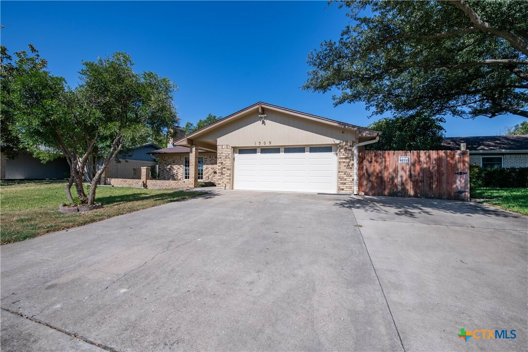 Property Photo:  1509 Marsh Drive  TX 76543 