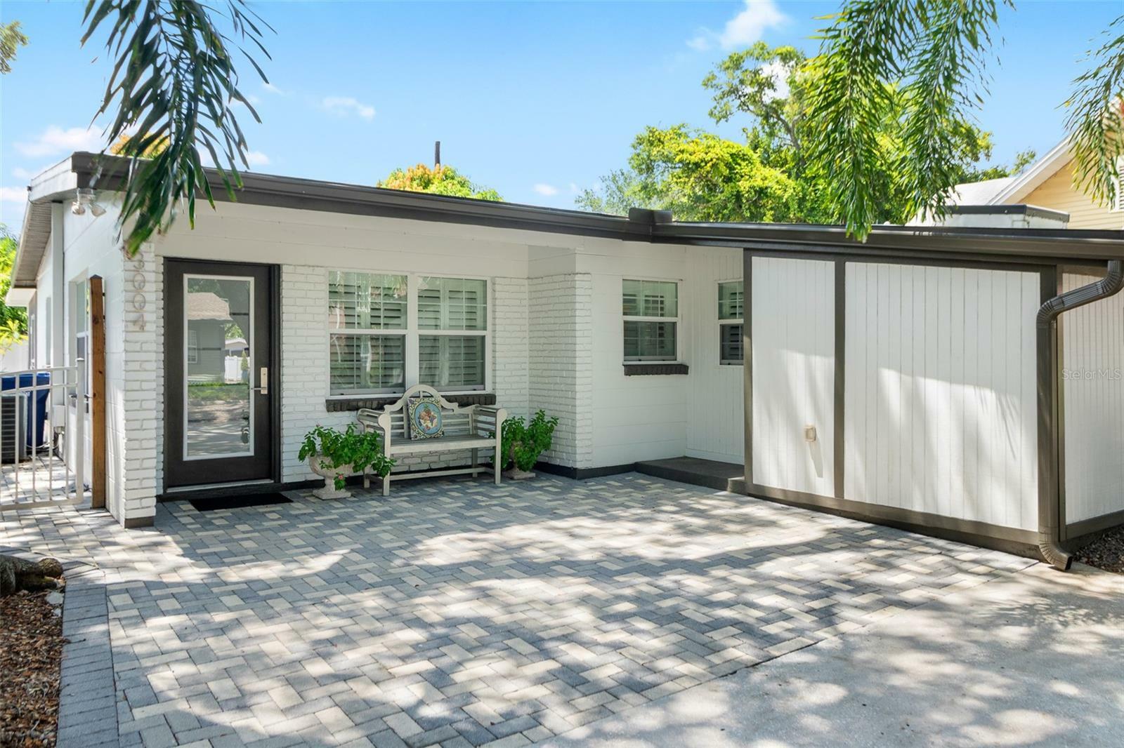 Property Photo:  3004 W Bay Villa Avenue  FL 33611 