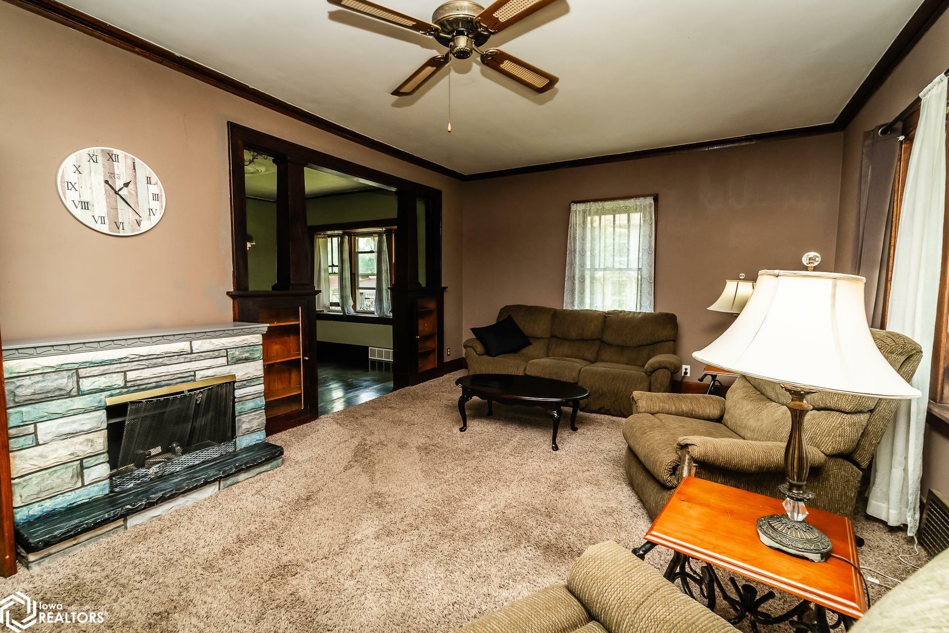 Property Photo:  908 W Nevada Street  IA 50158 