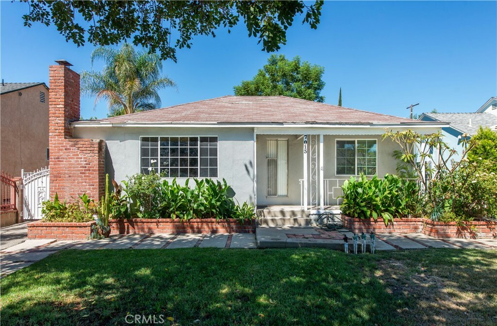 Property Photo:  7013 Beckford Avenue  CA 91335 