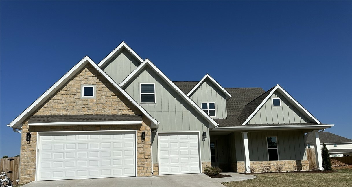 Property Photo:  2705 S 20th Place  AR 72758 