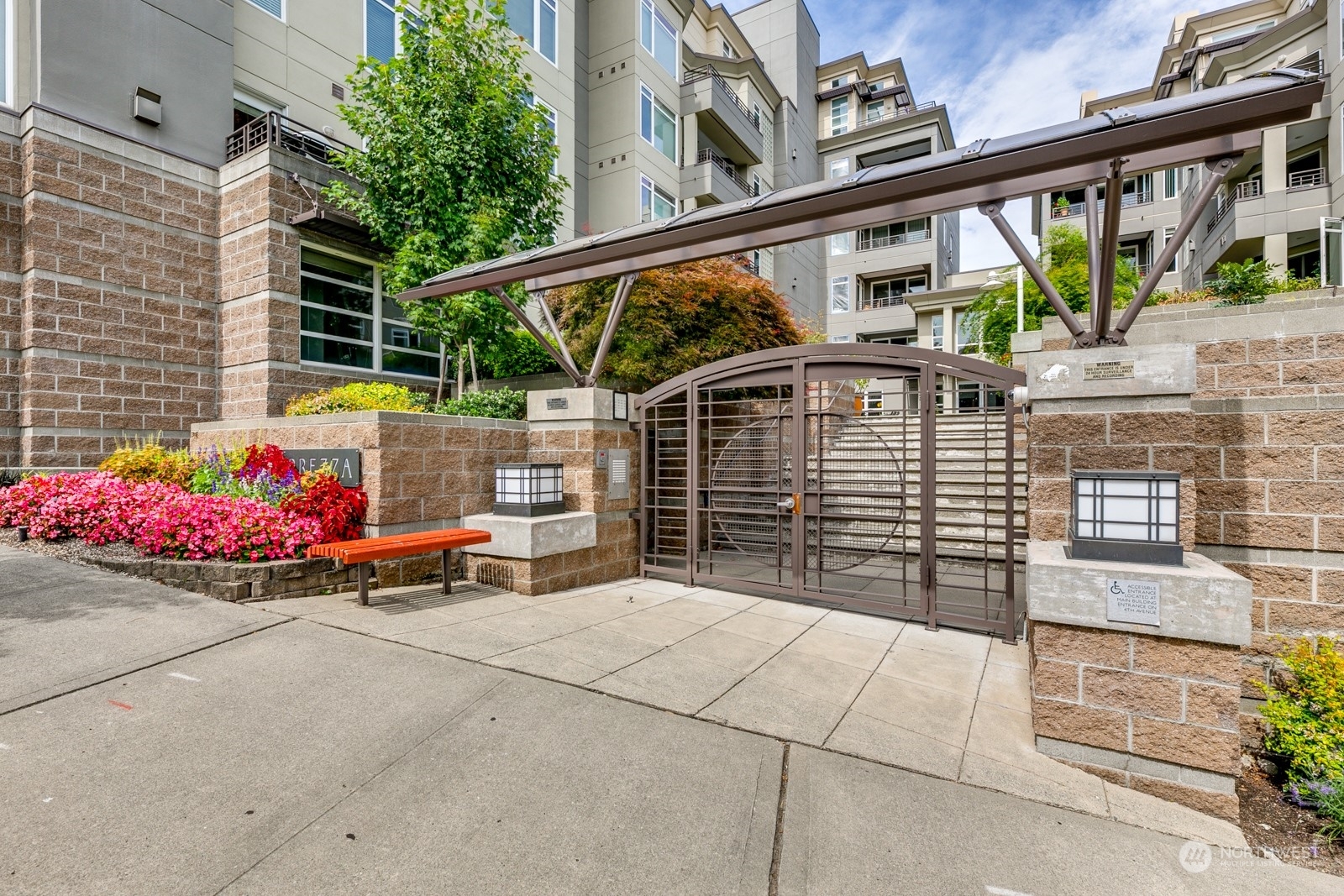 Property Photo:  225 4th Avenue B406  WA 98033 