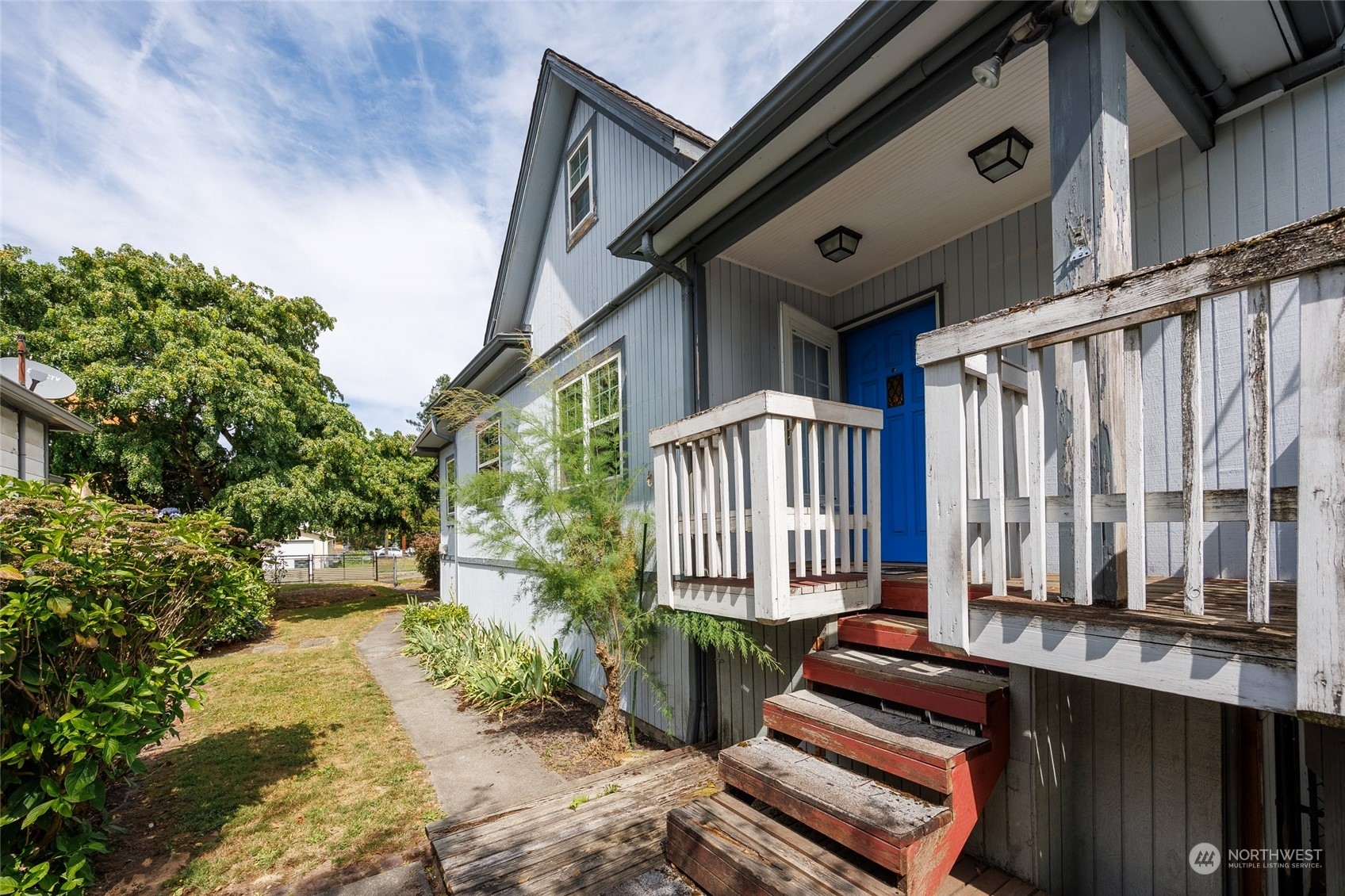 Property Photo:  820 S Thistle Street  WA 98108 