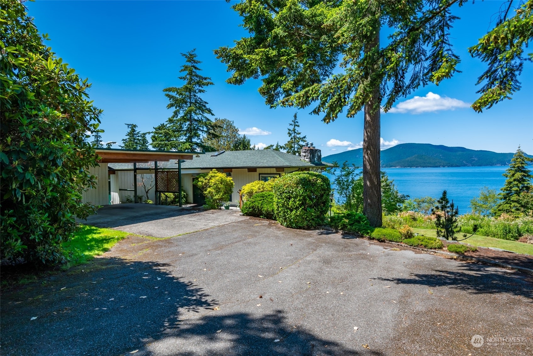 Property Photo:  3704 Oakes Avenue  WA 98221 