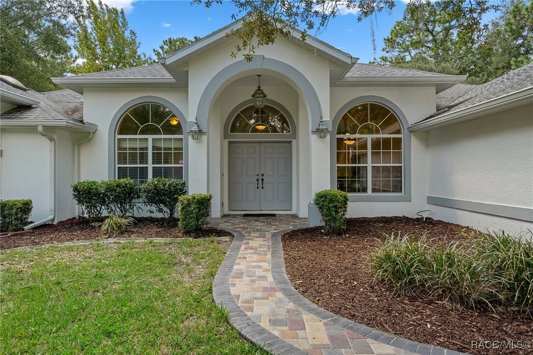 Property Photo:  1686 W Stafford Street  FL 34442 