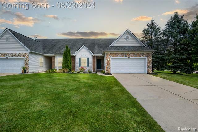 Property Photo:  3305 Grove Lane  MI 48326 