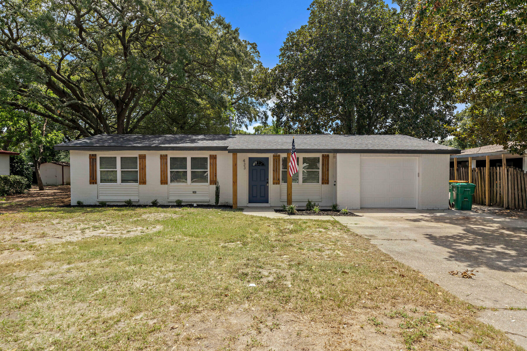 Property Photo:  433 NE Woodrow Street  FL 32547 