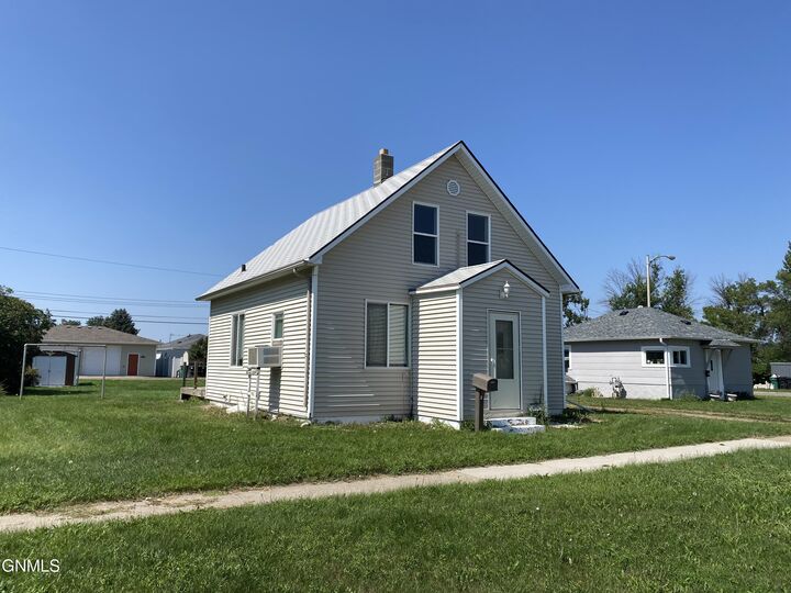 404 14th Street S  Bismarck ND 58504 photo