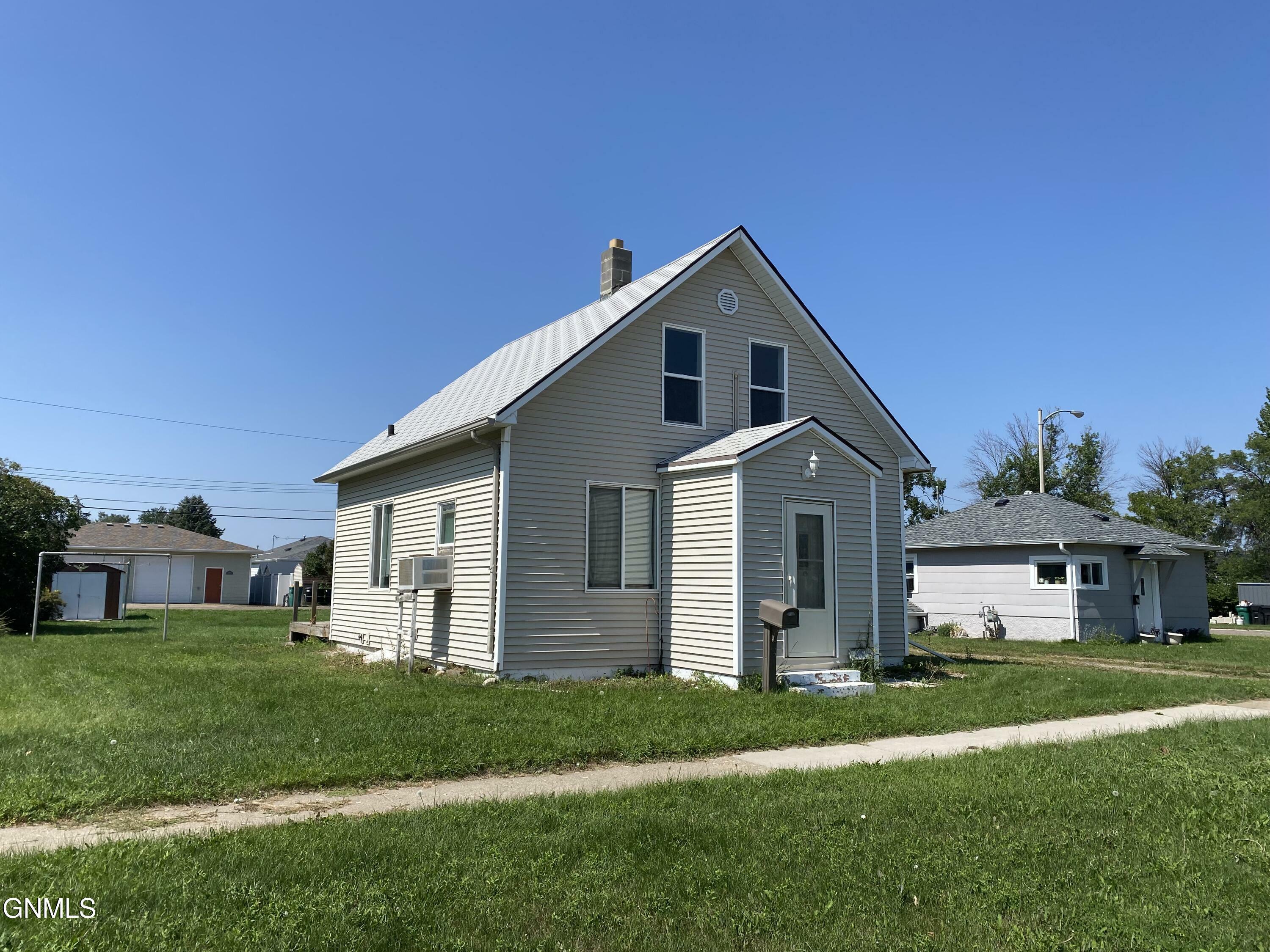 Property Photo:  404 14th Street S  ND 58504 