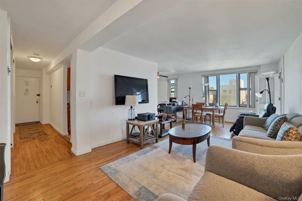 Property Photo:  2015 Saint Paul Avenue 5I  NY 10461 