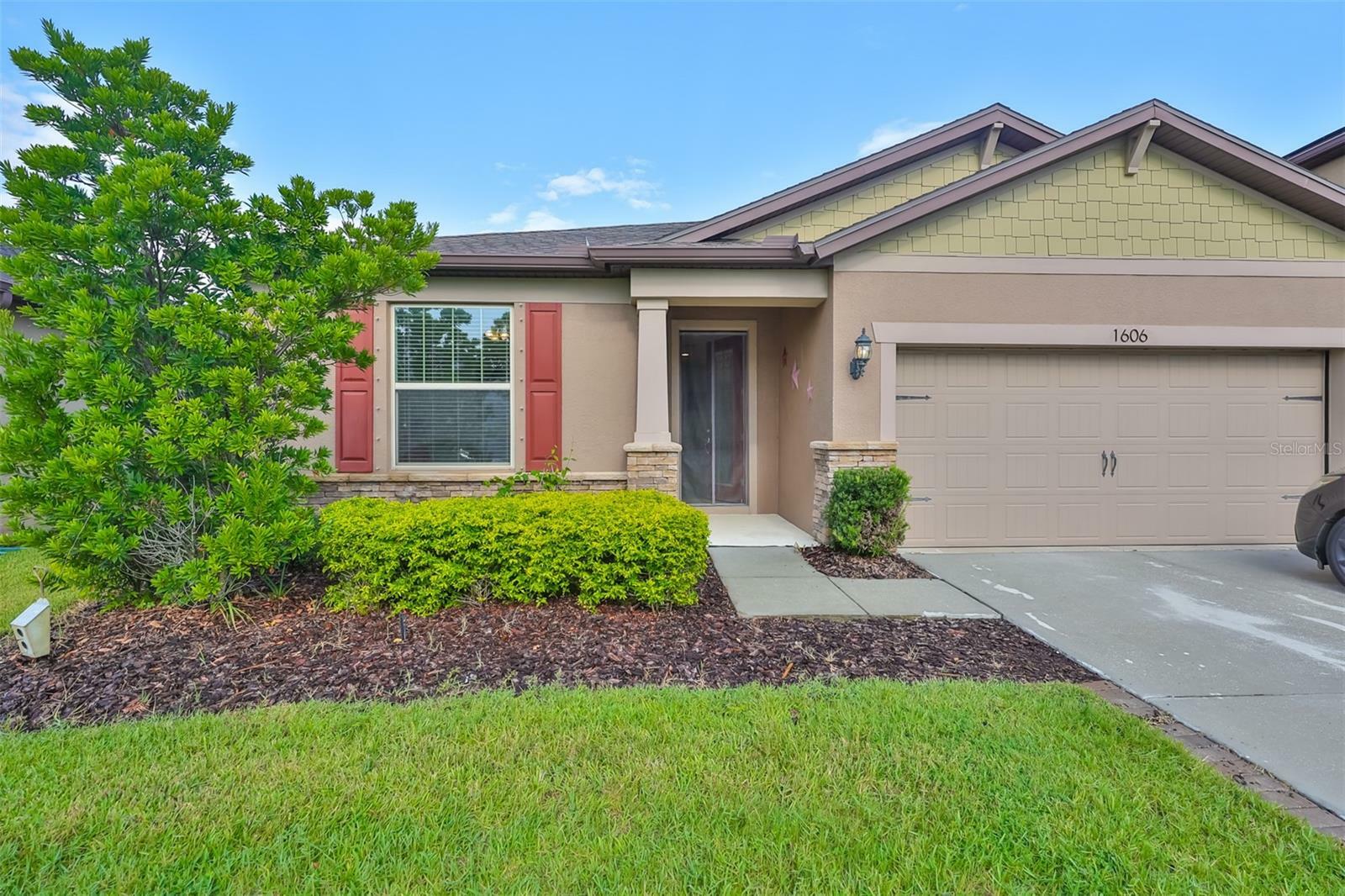 Property Photo:  1606 Cabbage Key Drive  FL 33570 