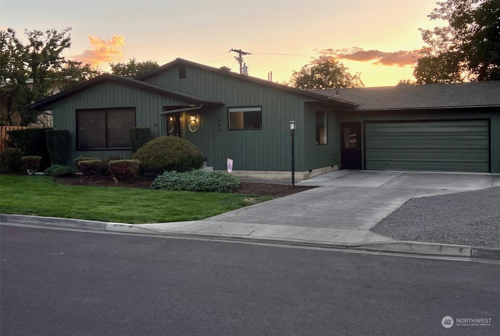 Property Photo:  1846 Center Street  WA 99362 