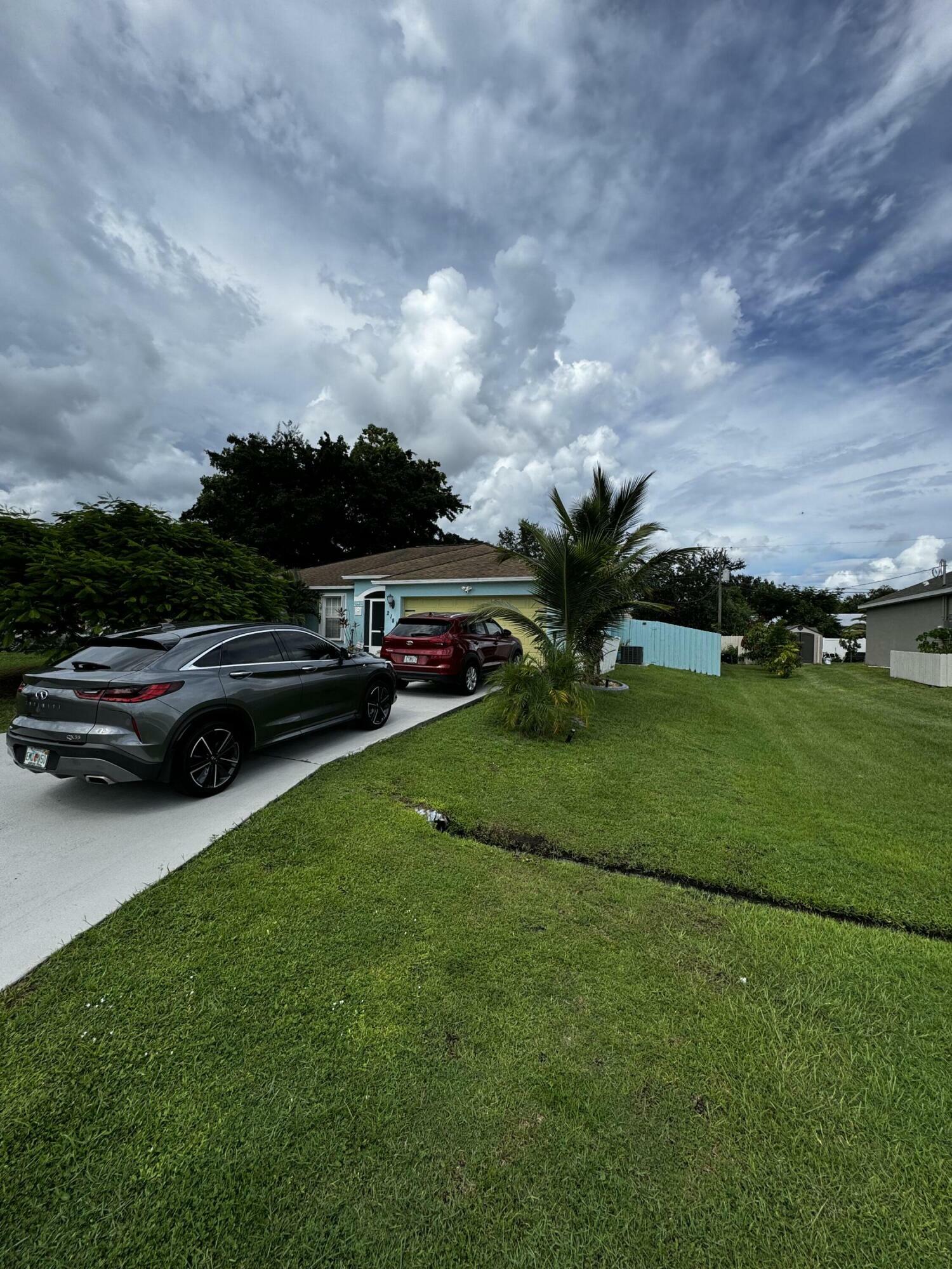 Property Photo:  2181 SW Larchmont Lane  FL 34984 