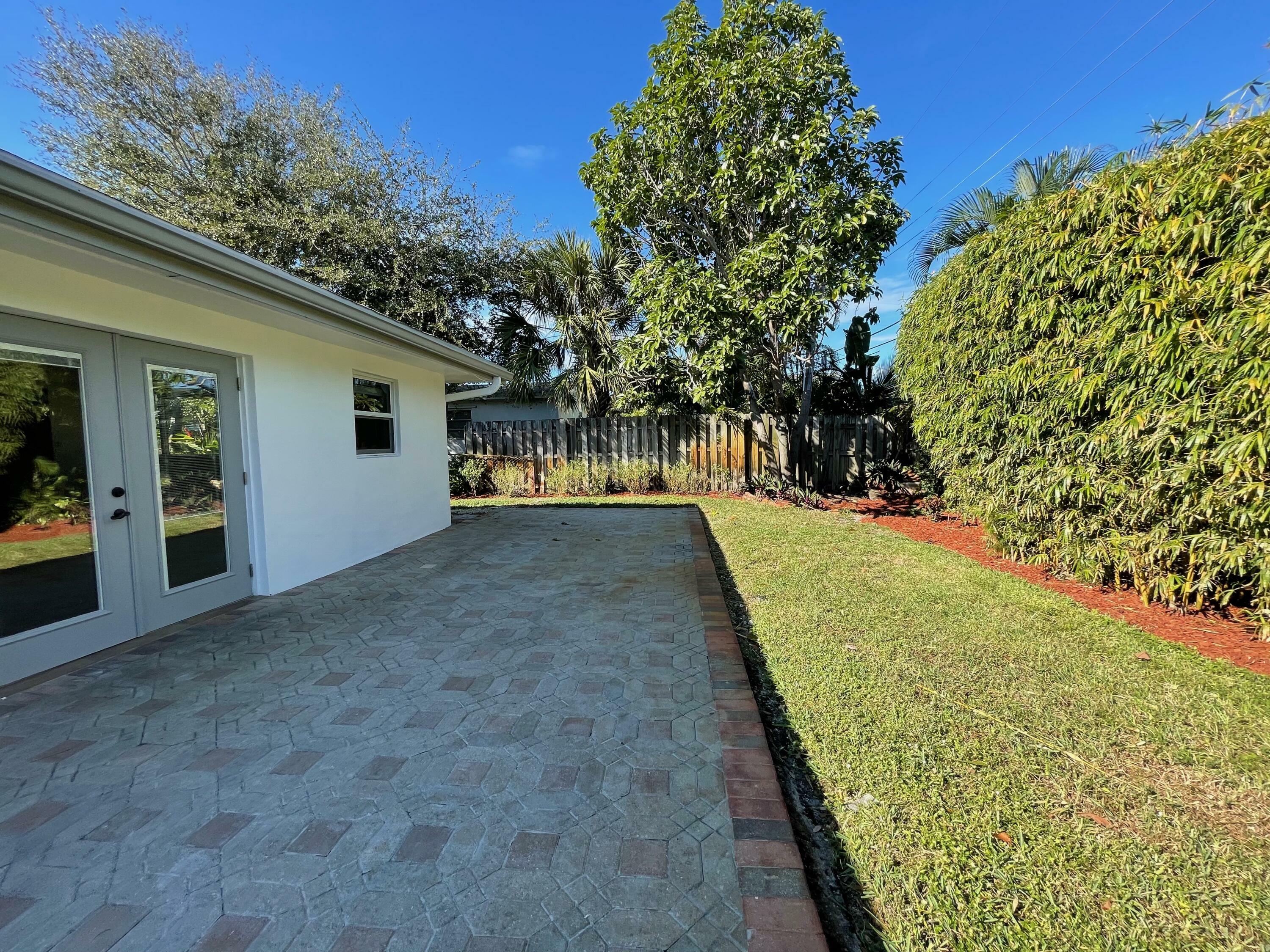 Property Photo:  271 SW 5th Street  FL 33432 