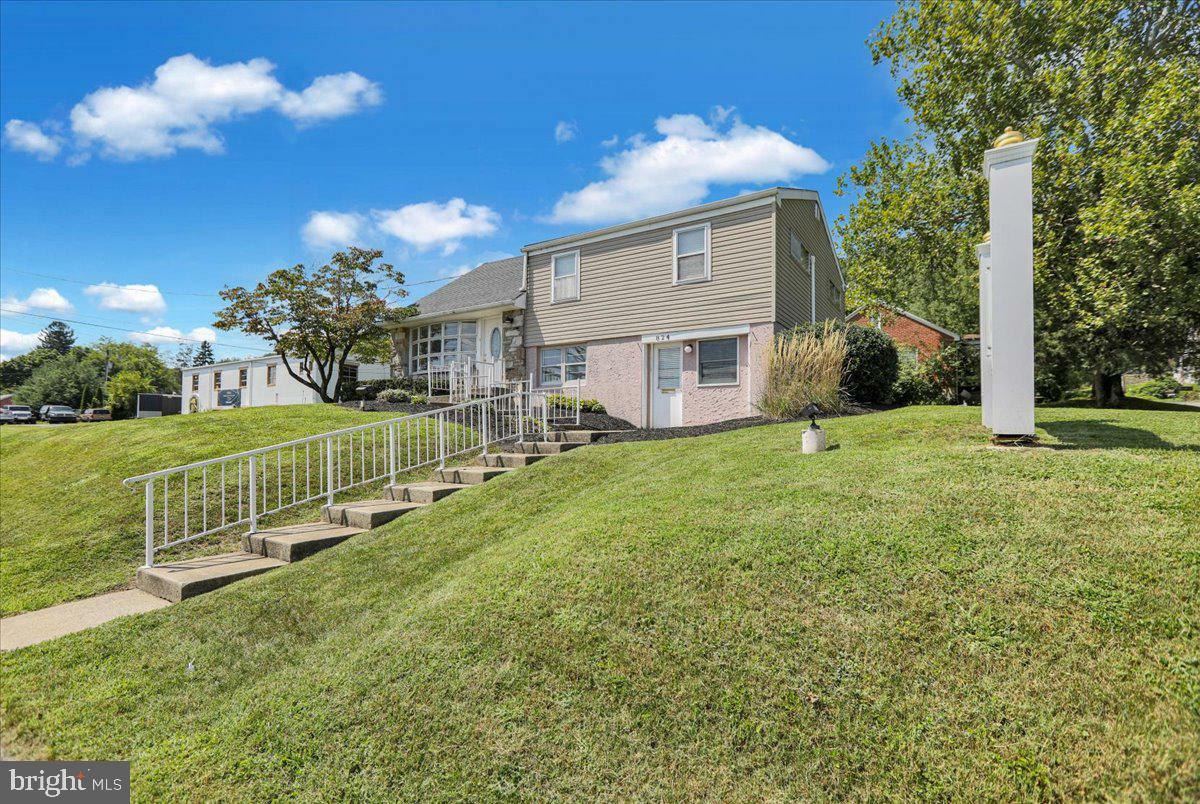 Property Photo:  824 Carsonia Avenue  PA 19606 