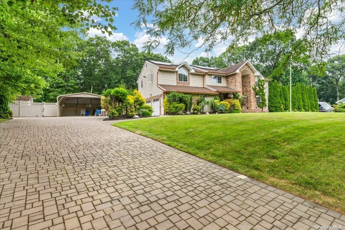 Property Photo:  4 Parkview Court  NY 11735 