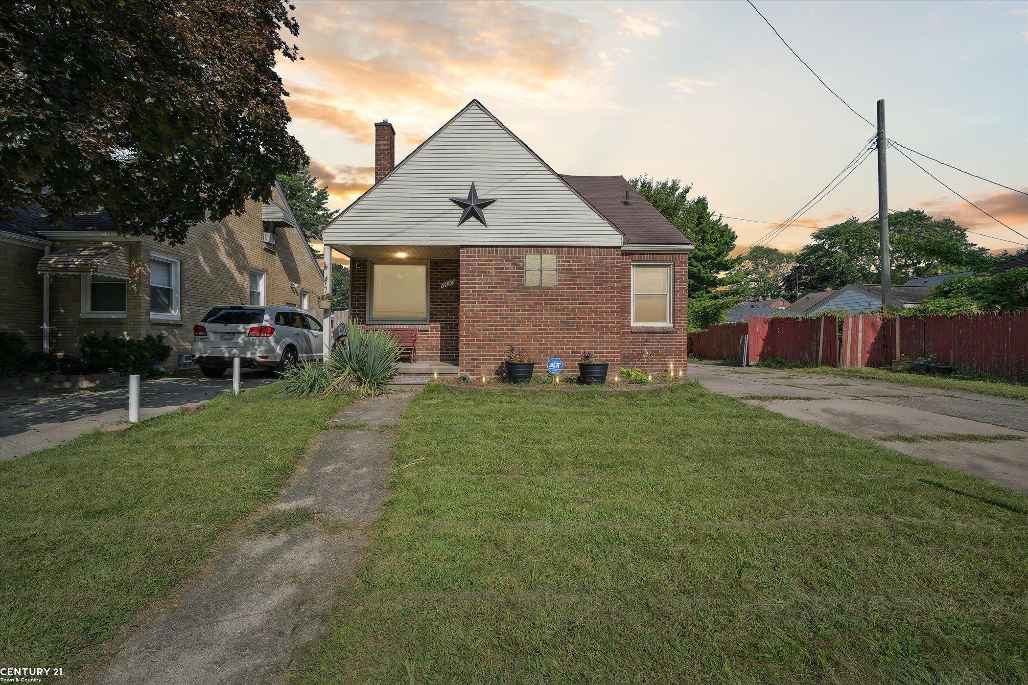 Property Photo:  8430 Beaverland Street  MI 48239 