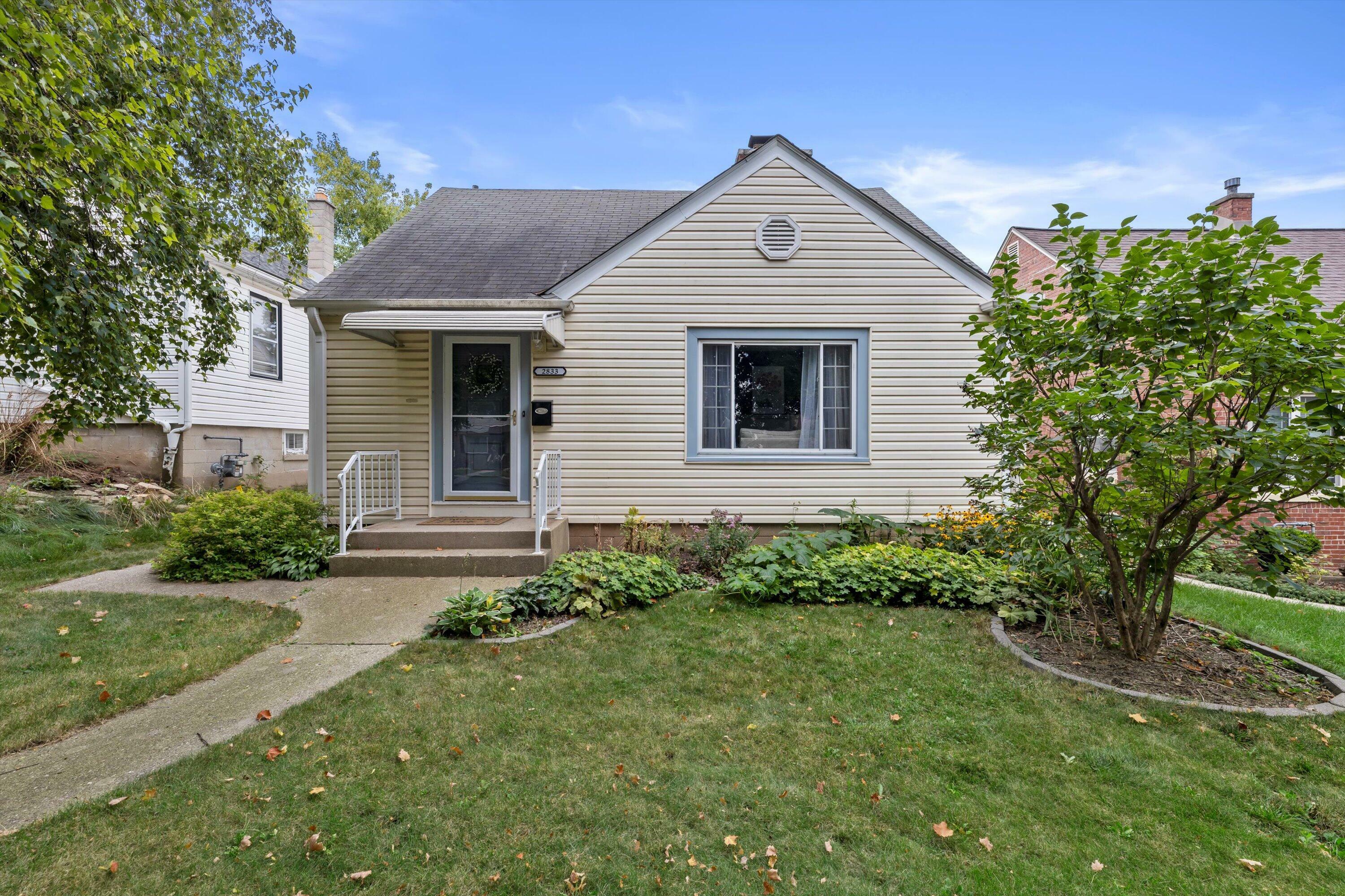 Property Photo:  2833 S 47th St  WI 53219 