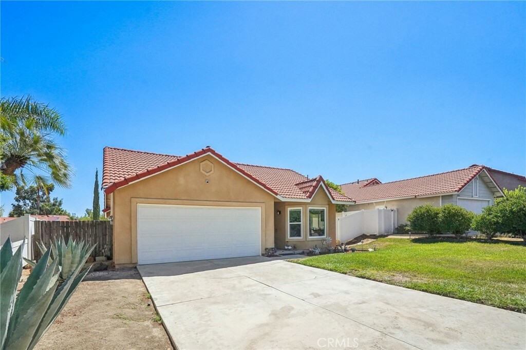 Property Photo:  23214 Claystone Avenue  CA 92883 