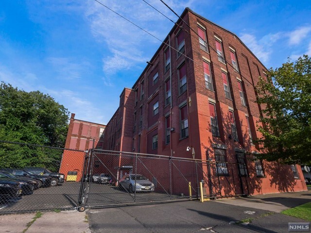 Property Photo:  79-93 Montgomery Street 4H  NJ 07501 