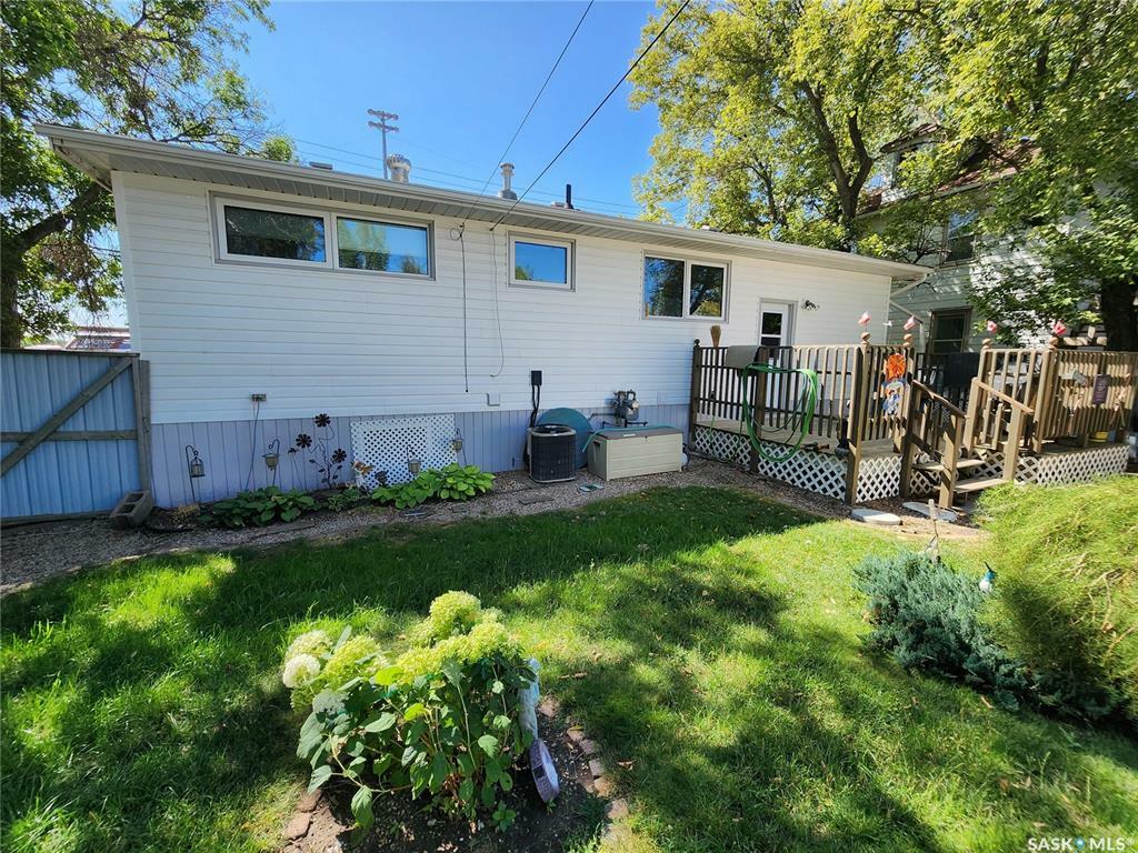 Property Photo:  205 1st Avenue NW  SK S4H 1N8 