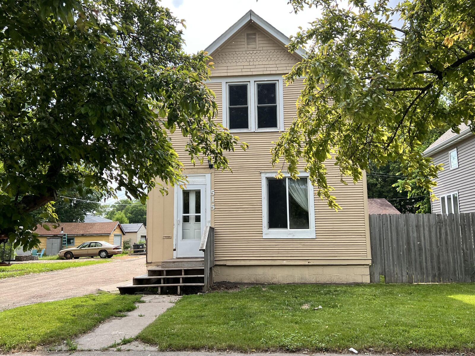 Property Photo: 515 N Jay St SD 57401
