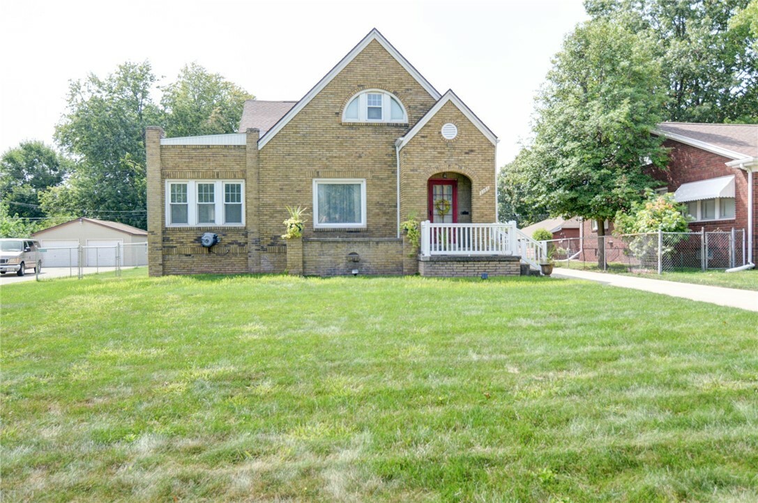 Property Photo:  2285 N Water Street  IL 62526 