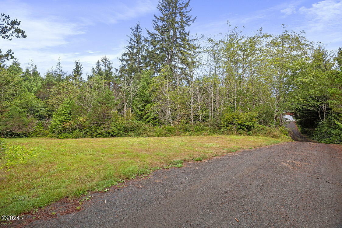 Property Photo:  290 SW Newton Drive  OR 97394 