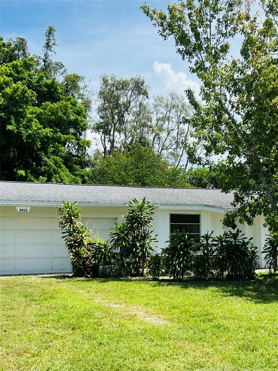 Property Photo:  4415 101st Street W  FL 34210 