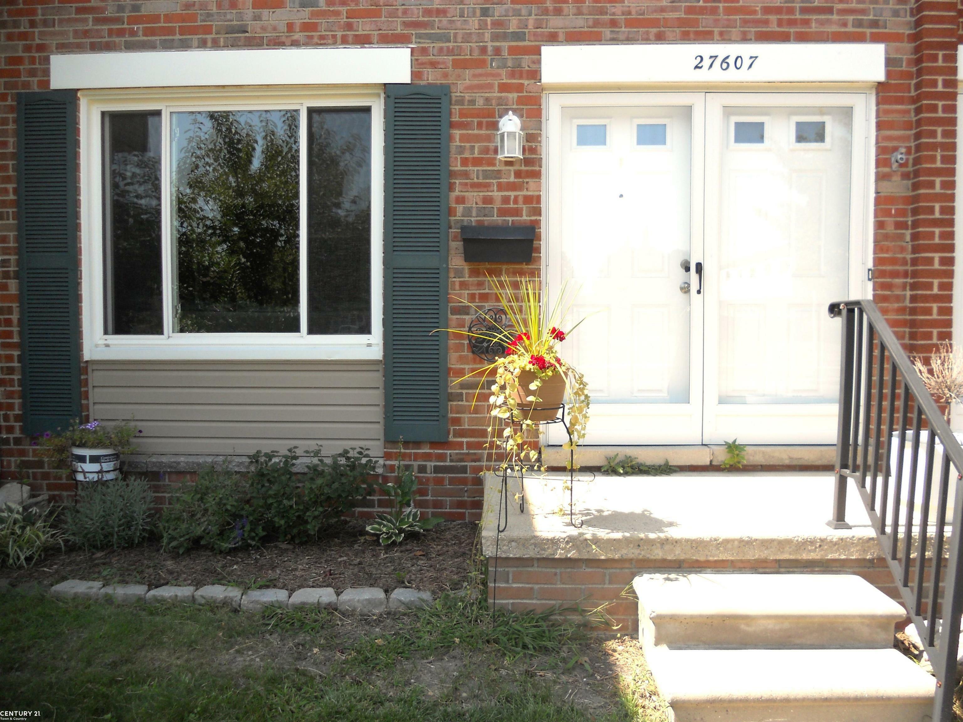 Property Photo:  27607 Evelyn Avenue  MI 48093 