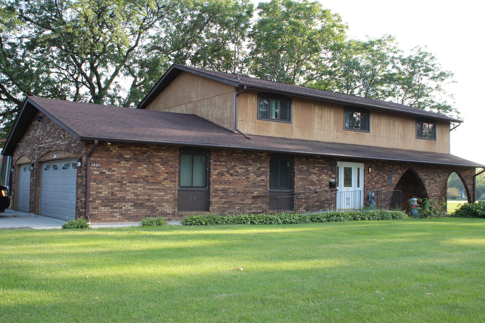 Property Photo:  1400 W Black Road  IL 60435 