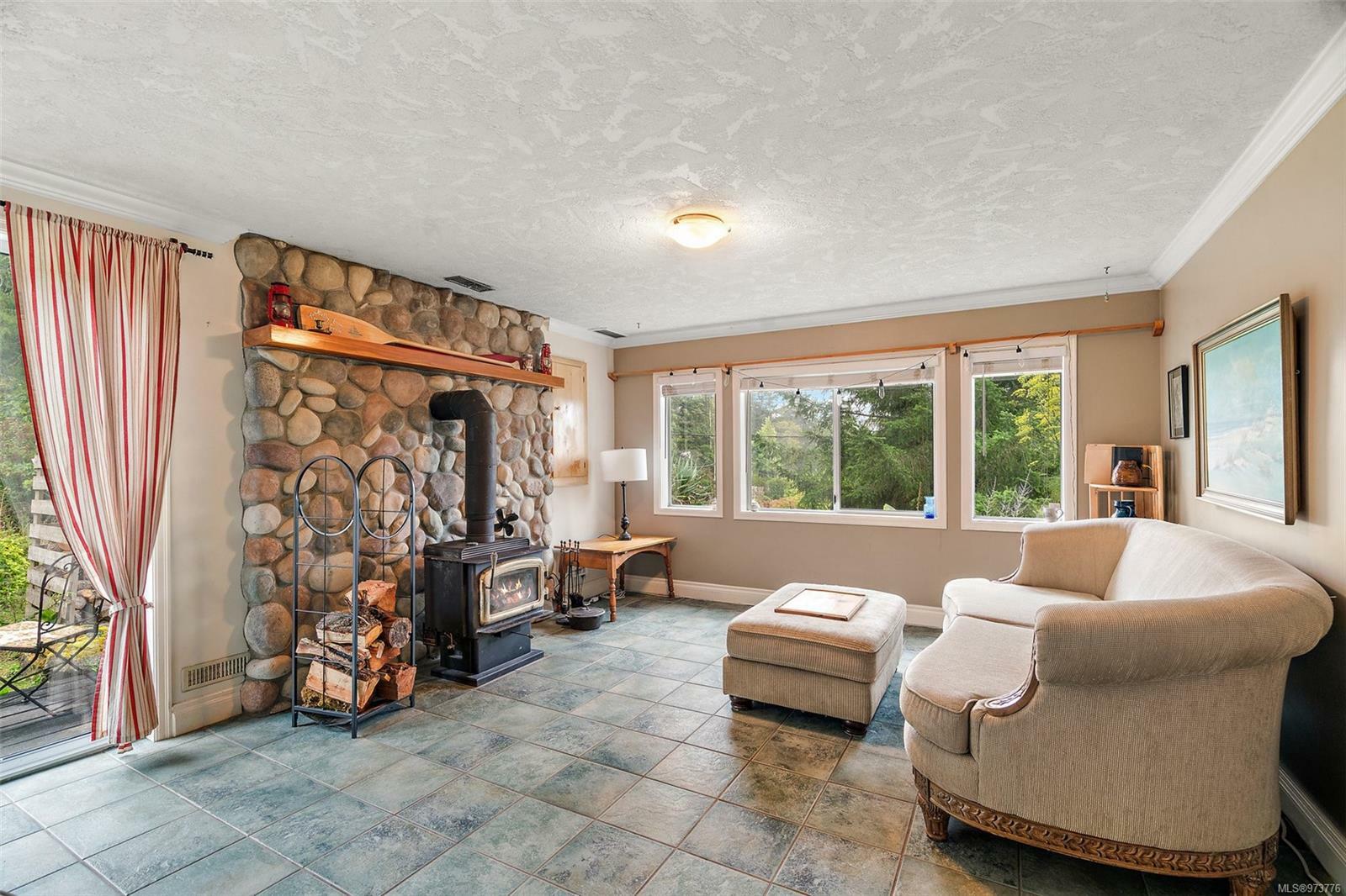 Property Photo:  2197 Henlyn Dr  BC V9Z 0N5 