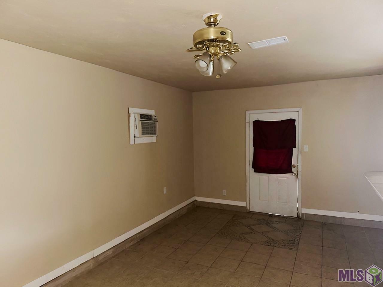 Property Photo:  2423 Lark St  LA 70807 