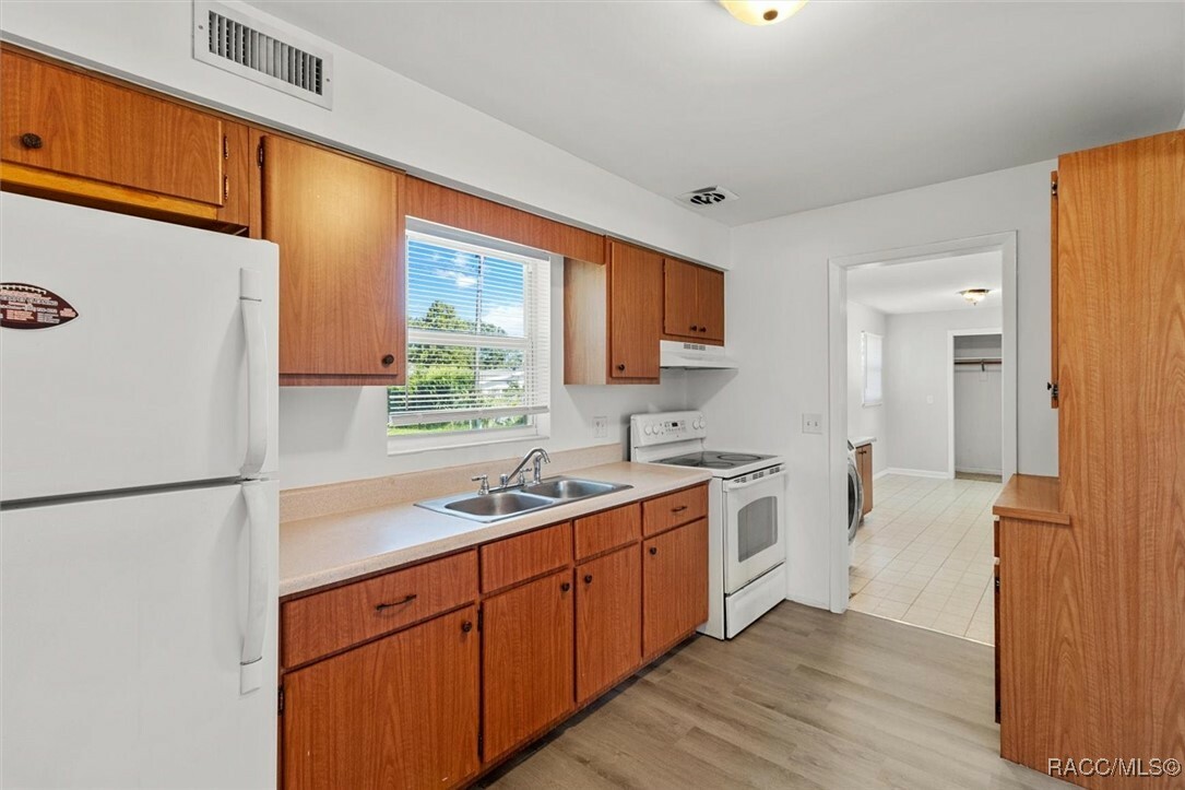 Property Photo:  28 S Barbour Street  FL 34465 