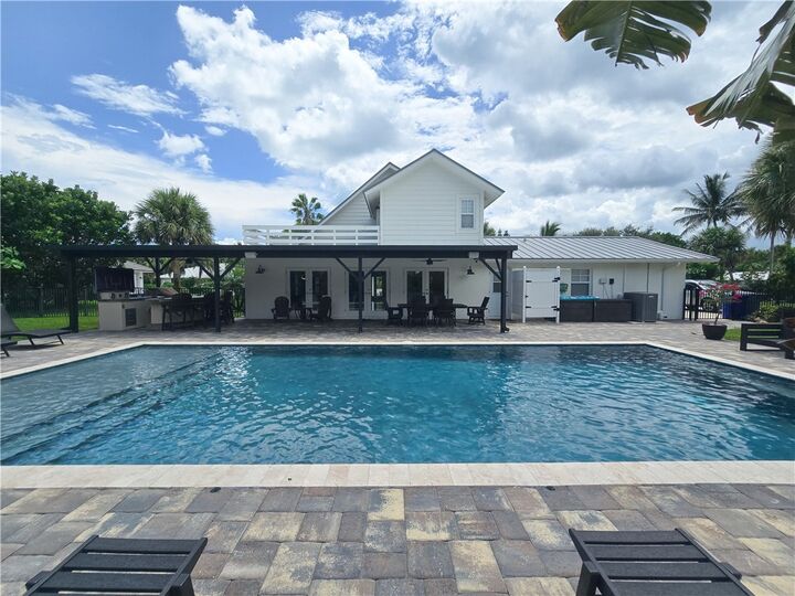 Property Photo: 2180 Captains Walk FL 32963