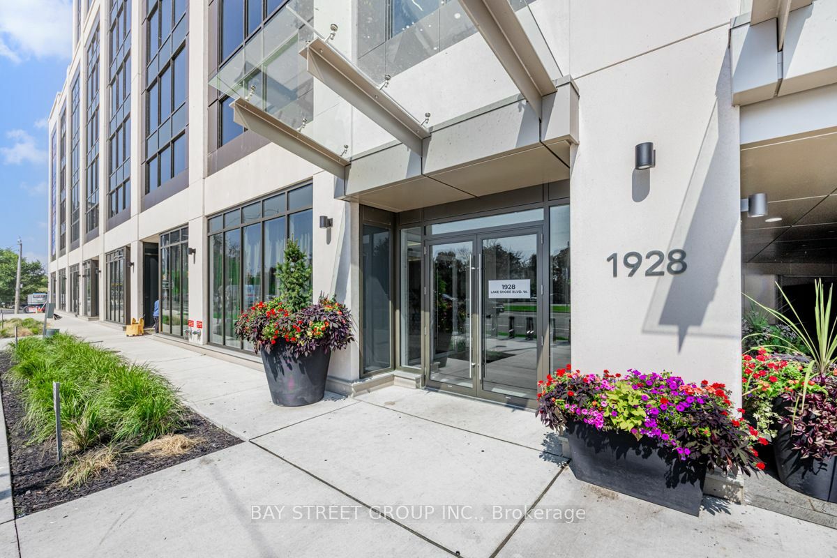 Property Photo:  1928 Lake Shore Blvd W 3602  ON M6S 0B1 