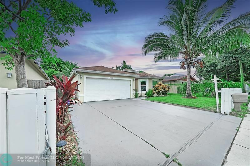 Property Photo:  2911 NW 9th Pl  FL 33311 