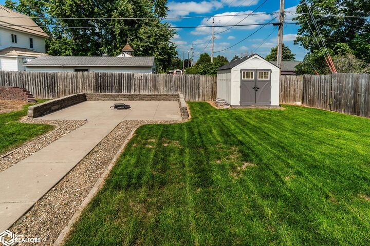 Property Photo:  403 E Carleton Street  IA 52342 