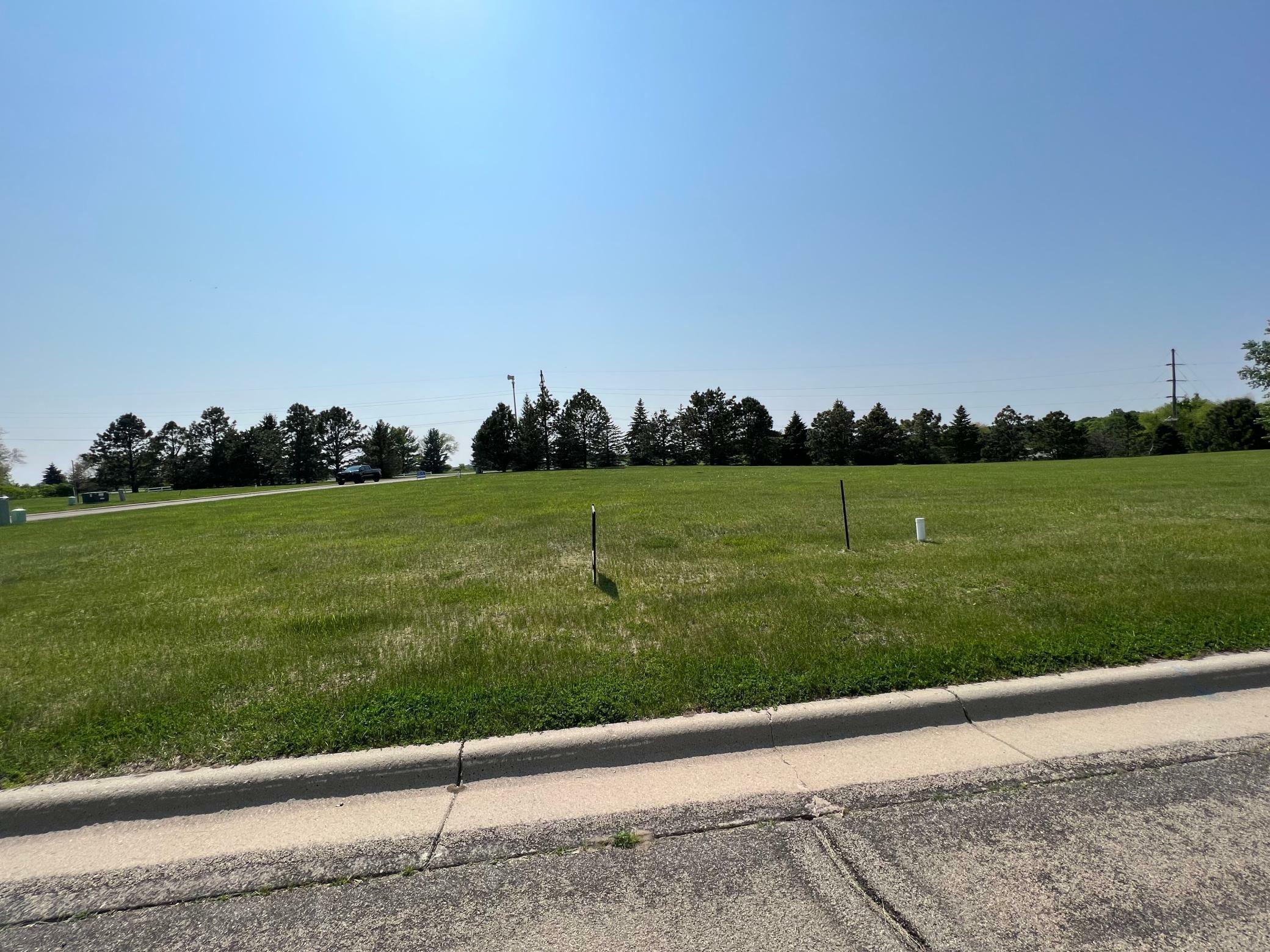 Property Photo:  527 Milrose Circle  MN 56007 